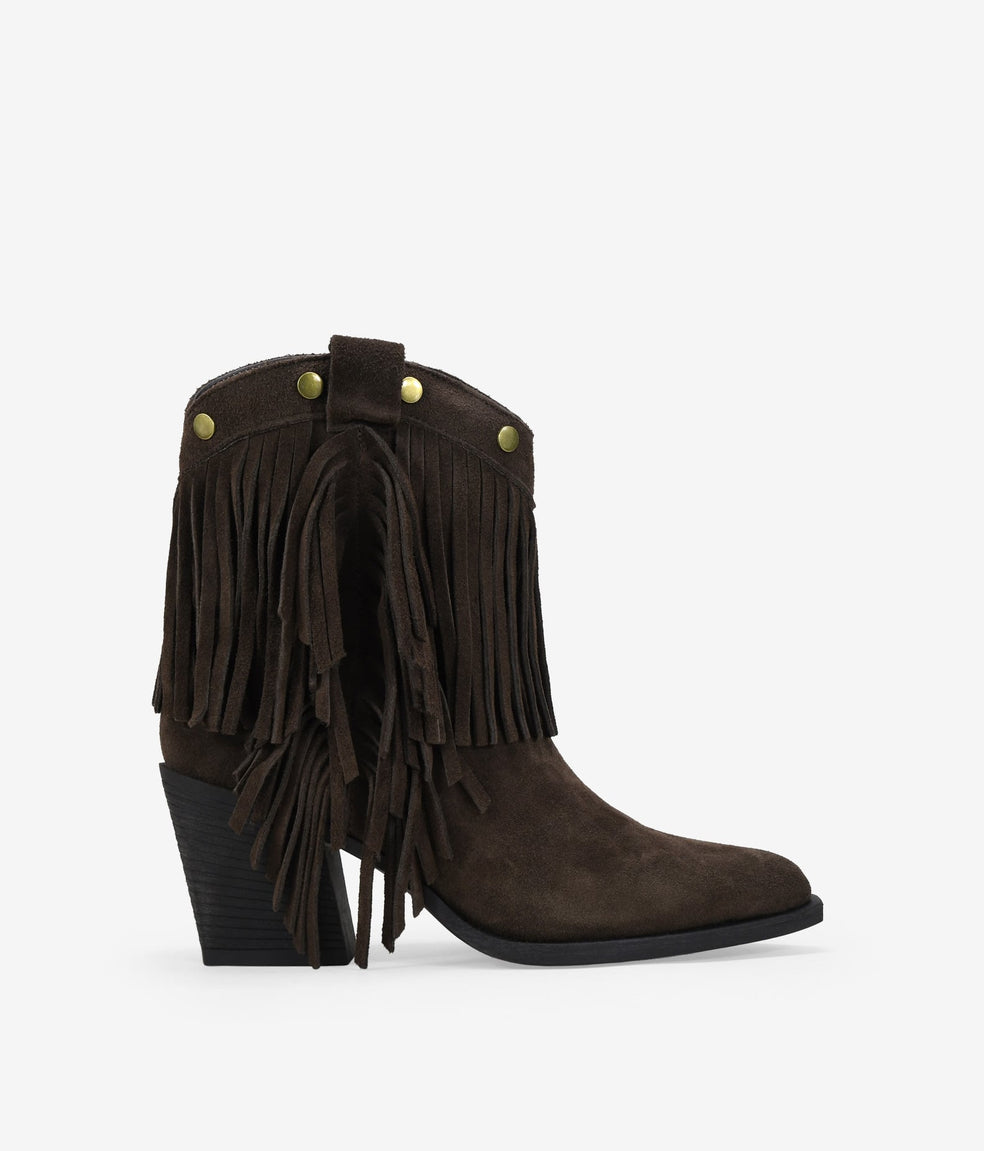 Botines de tacón marrones en piel con flecos y tachas