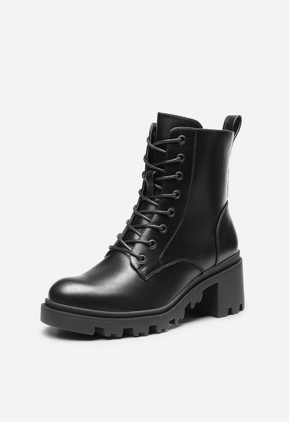 Botas militares con suela de tacos