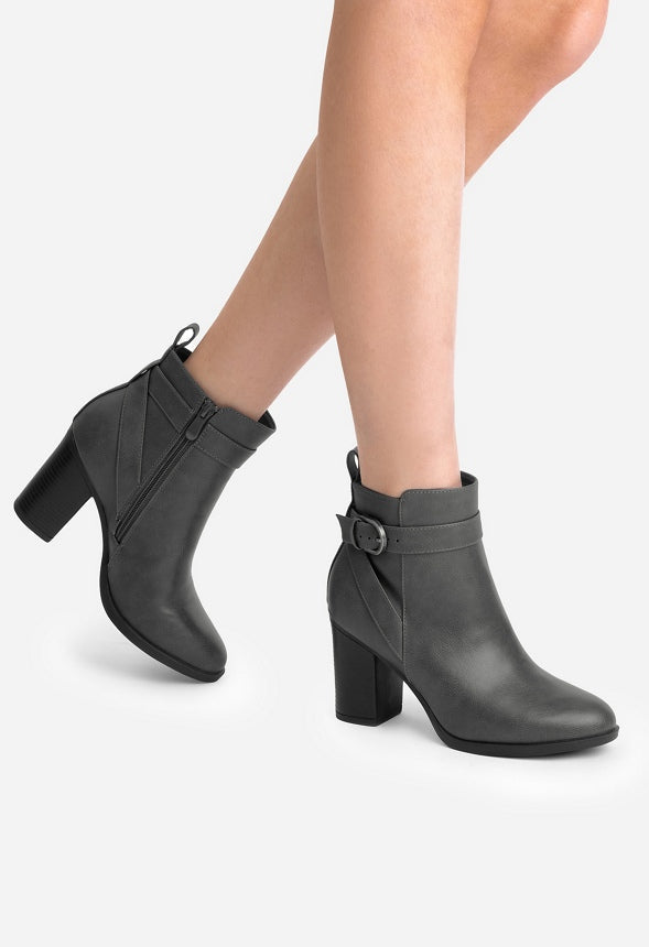 Botines de puntera redonda con hebilla