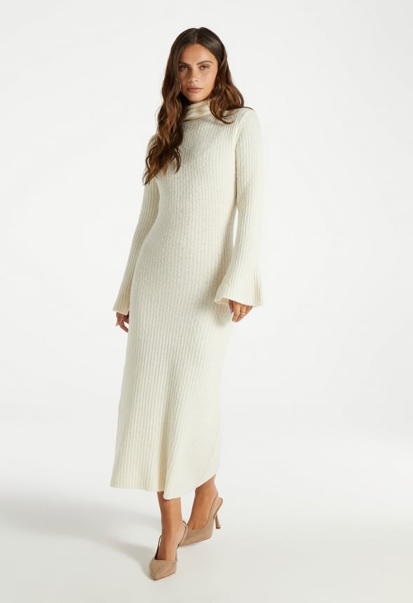 Vestido midi de cuello alto y manga campana