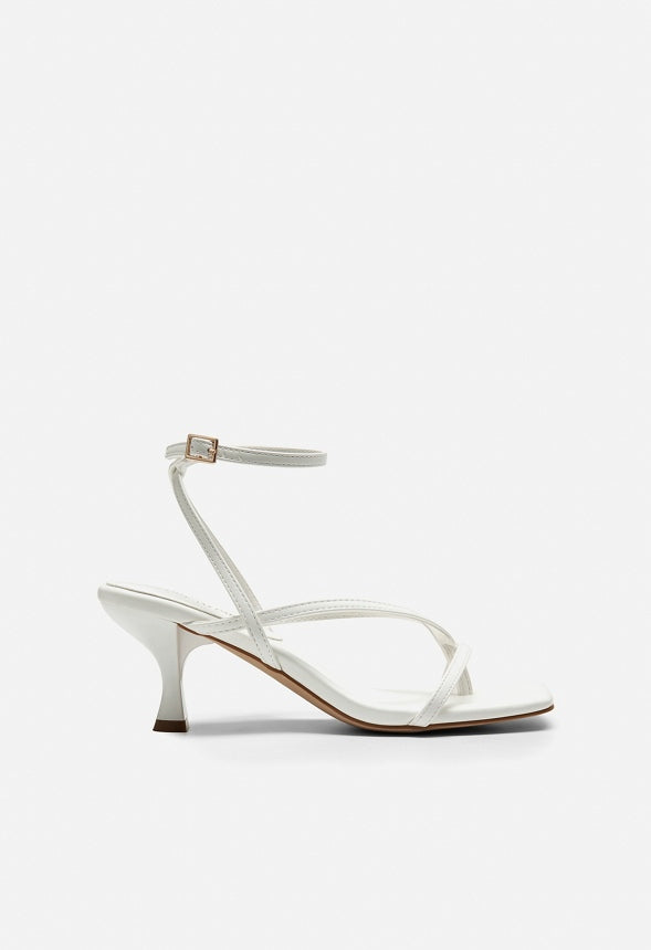 Sandalias de tiras con tacón de gatito y puntera cuadrada