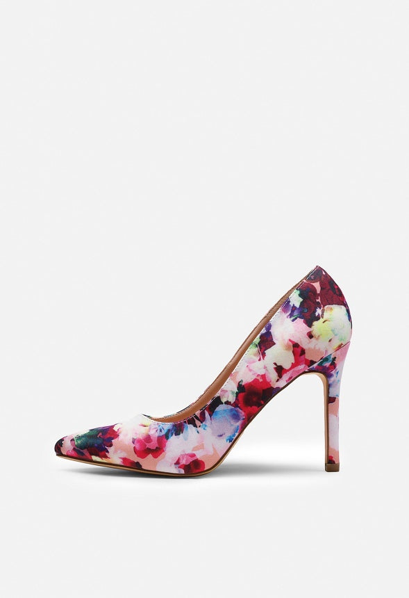 Zapatos de salón de aguja con punta afilada