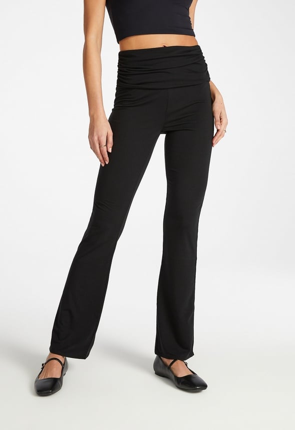 Leggings acampanados con cintura doblada