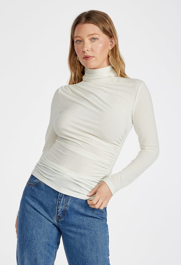 Top fruncido de cuello alto